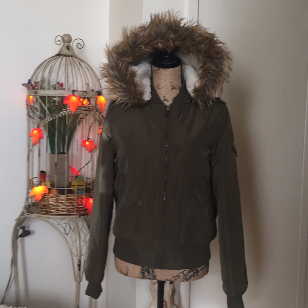 Madden girl puffer army green jacket 🧥🧤🧥